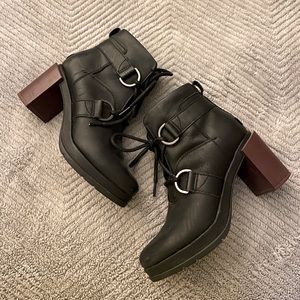 Sorel Addington Booties